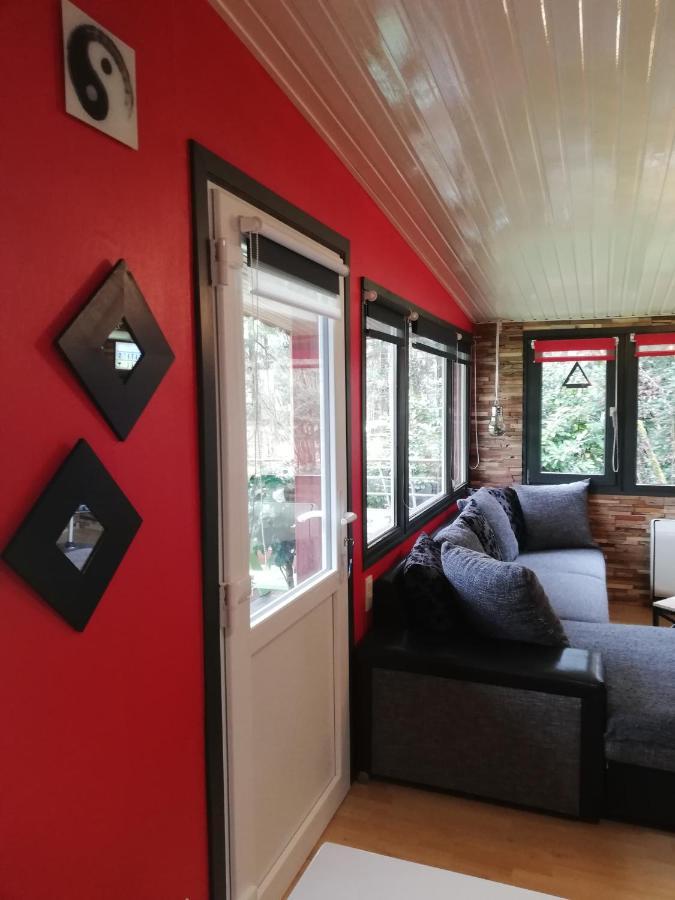 Titi'S Chalet Дюрби Екстериор снимка